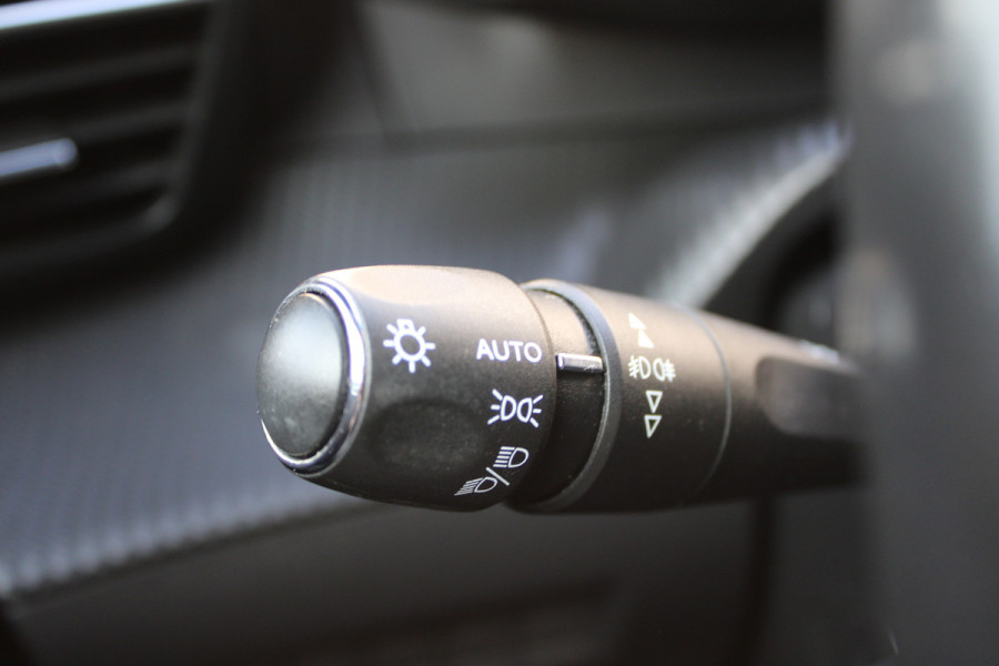 Peugeot e-2008 EV GT 50 kWh | Camera | Navigatie | BLIS | Carplay | Stoelverwarming