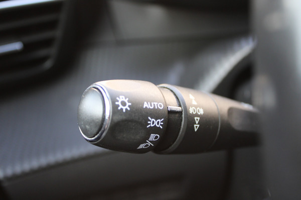 Peugeot e-2008 EV GT 50 kWh | Camera | Navigatie | BLIS | Carplay | Stoelverwarming