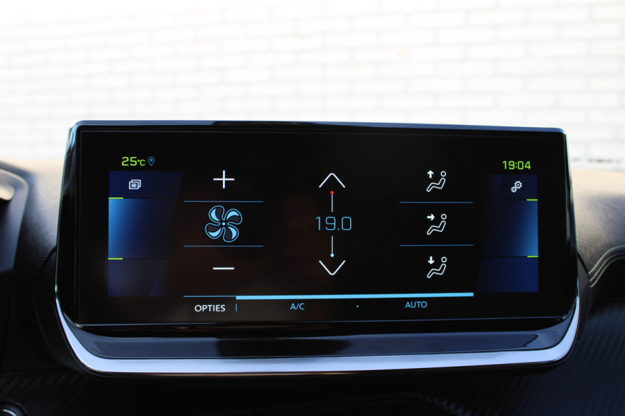 Peugeot e-2008 EV GT 50 kWh | Camera | Navigatie | BLIS | Carplay | Stoelverwarming