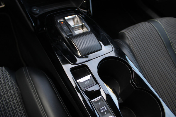 Peugeot e-2008 EV GT 50 kWh | Camera | Navigatie | BLIS | Carplay | Stoelverwarming