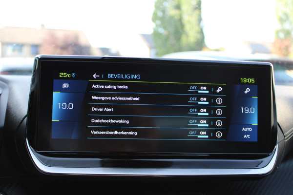 Peugeot e-2008 EV GT 50 kWh | Camera | Navigatie | BLIS | Carplay | Stoelverwarming
