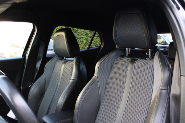 Peugeot e-2008 EV GT 50 kWh | Camera | Navigatie | BLIS | Carplay | Stoelverwarming