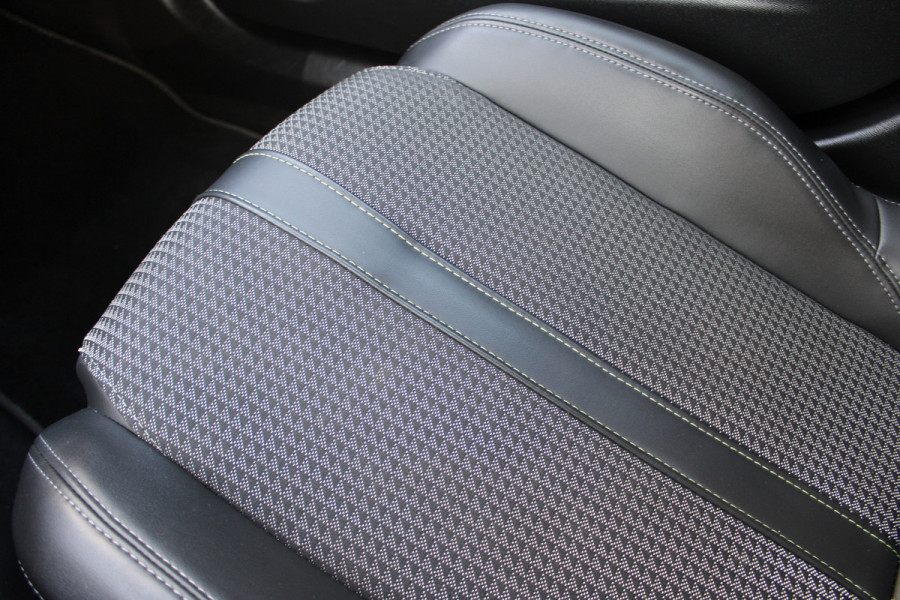 Peugeot e-2008 EV GT 50 kWh | Camera | Navigatie | BLIS | Carplay | Stoelverwarming