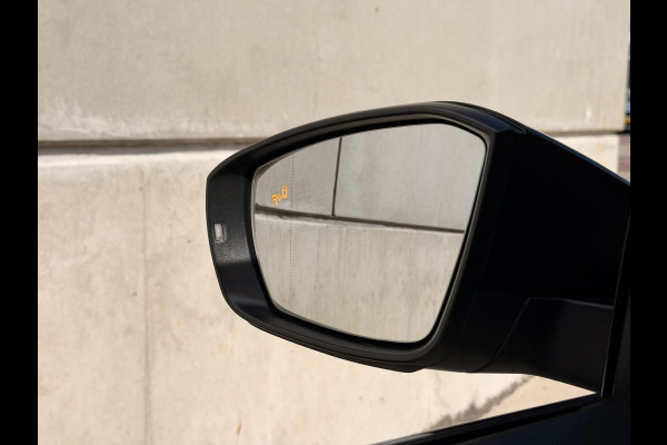 Volkswagen T-Cross 1.5 TSI DSG 18'' Camera Virtual Trekhaak CarPlay ACC