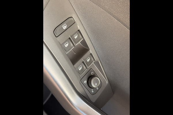 Volkswagen T-Cross 1.5 TSI DSG 18'' Camera Virtual Trekhaak CarPlay ACC
