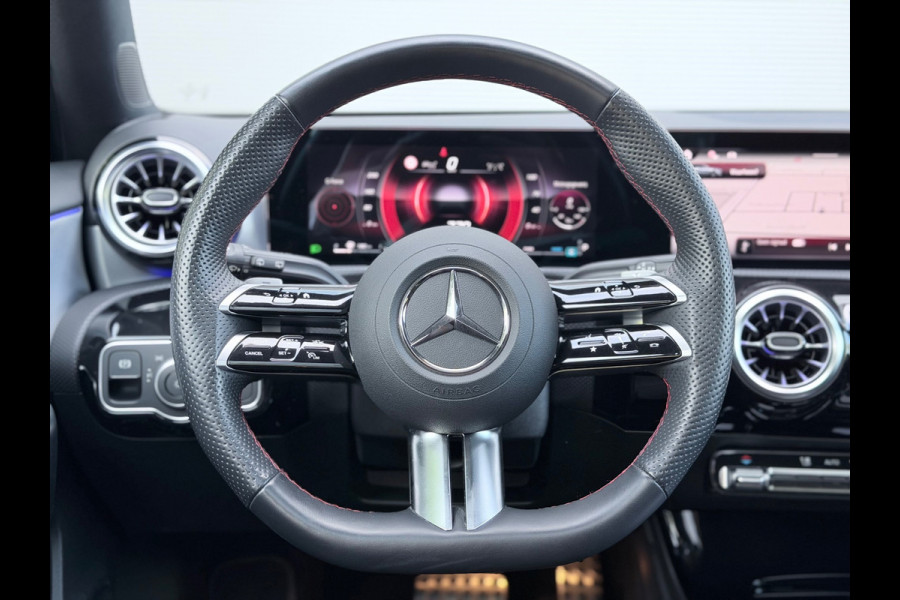 Mercedes-Benz A-Klasse 180 AMG Night Edition Pano/Camera/Sfeer
