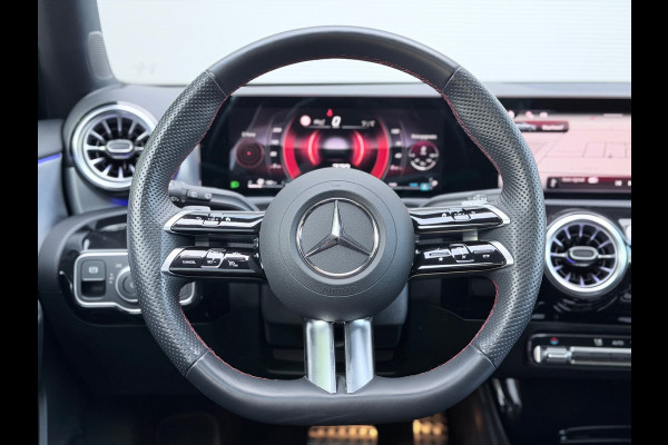 Mercedes-Benz A-Klasse 180 AMG Night Edition Pano/Camera/Sfeer