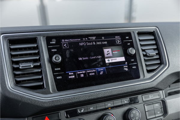 Volkswagen Crafter 2.0 TDI DSG L3H3 | Bi-Xenon | Trekhaak | Navigatie | CarPlay | Camera | 3-Zitter | Dealer onderhouden | 1e eigenaar | Nieuwe APK