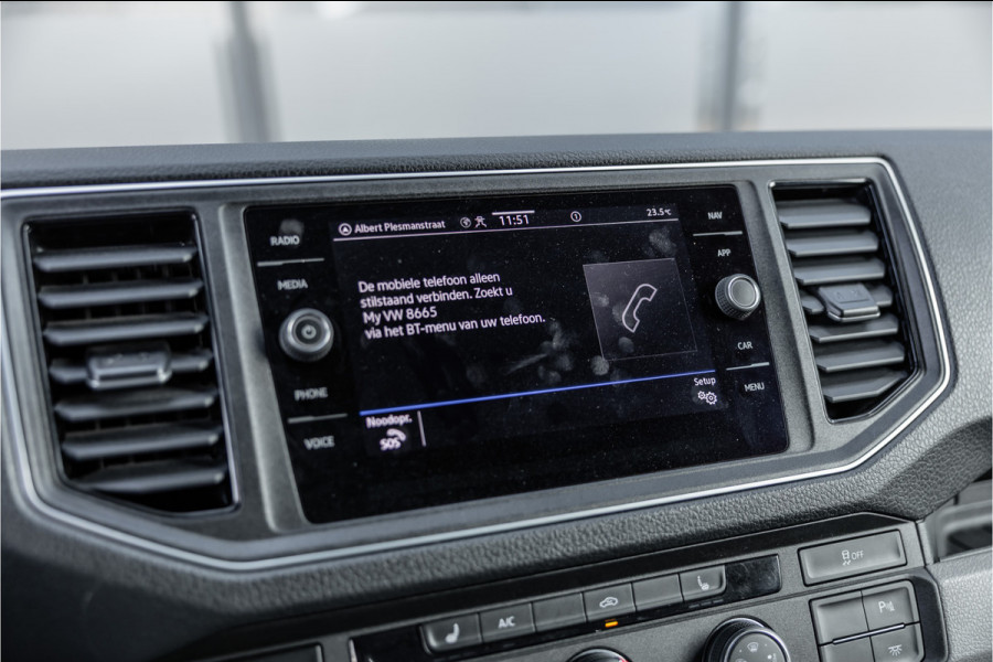 Volkswagen Crafter 2.0 TDI DSG L3H3 | Bi-Xenon | Trekhaak | Navigatie | CarPlay | Camera | 3-Zitter | Dealer onderhouden | 1e eigenaar | Nieuwe APK