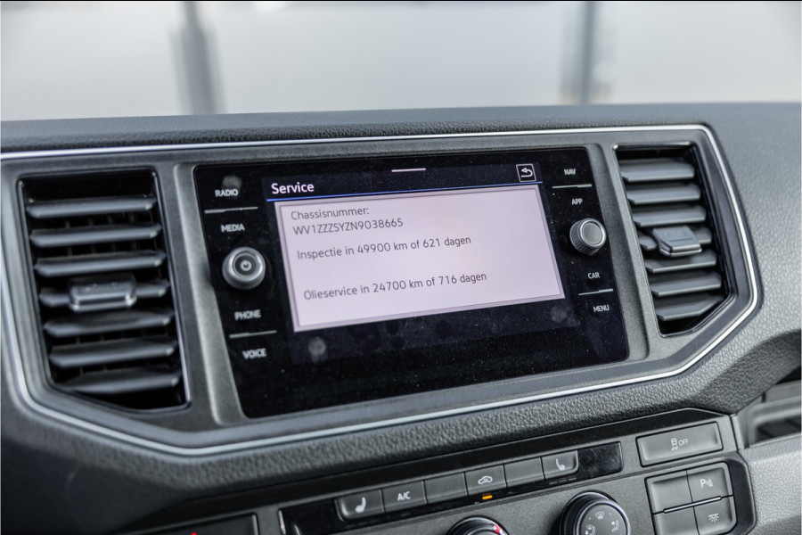Volkswagen Crafter 2.0 TDI DSG L3H3 | Bi-Xenon | Trekhaak | Navigatie | CarPlay | Camera | 3-Zitter | Dealer onderhouden | 1e eigenaar | Nieuwe APK