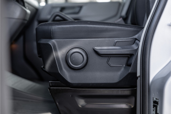 Volkswagen Crafter 2.0 TDI DSG L3H3 | Bi-Xenon | Trekhaak | Navigatie | CarPlay | Camera | 3-Zitter | Dealer onderhouden | 1e eigenaar | Nieuwe APK