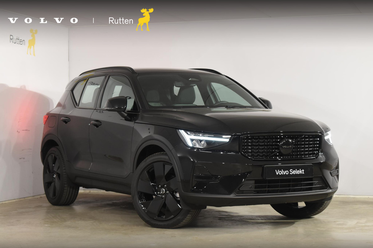 Volvo XC40 B3 177PK Automaat Plus Black Edition / Cruise control / Harman Kardon / 20'' velgen / Elektrisch verstelbare stoelen met geheugen / Stoel- en stuurverwarming