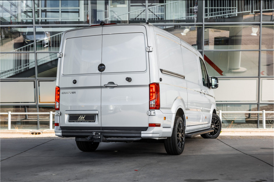 Volkswagen Crafter 35 2.0 TDI DSG L3H2 | Navigatie | Camera | CarPlay | Trekhaak | 3-Zitter | DAB | Nieuwe APK