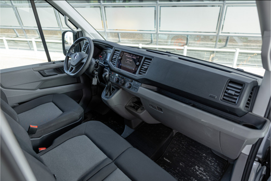 Volkswagen Crafter 35 2.0 TDI DSG L3H2 | Navigatie | Camera | CarPlay | Trekhaak | 3-Zitter | DAB | Nieuwe APK
