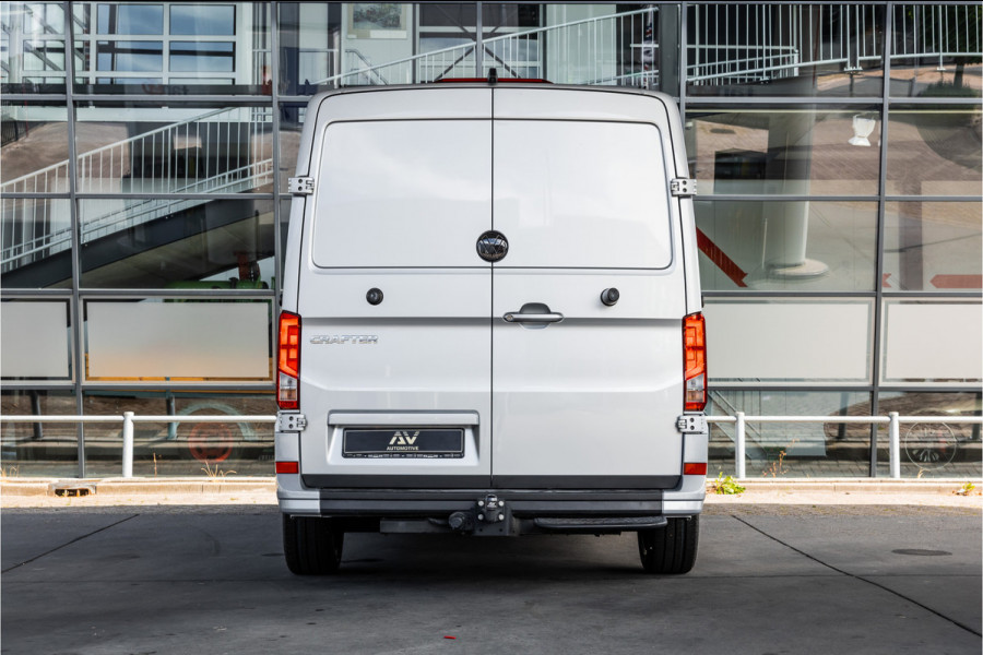 Volkswagen Crafter 35 2.0 TDI DSG L3H2 | Navigatie | Camera | CarPlay | Trekhaak | 3-Zitter | DAB | Nieuwe APK