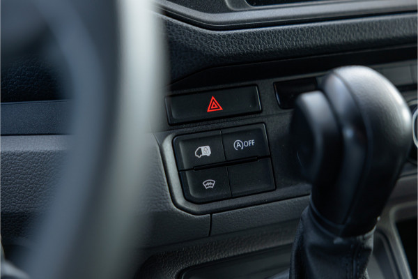 Volkswagen Crafter 35 2.0 TDI DSG L3H2 | Navigatie | Camera | CarPlay | Trekhaak | 3-Zitter | DAB | Nieuwe APK