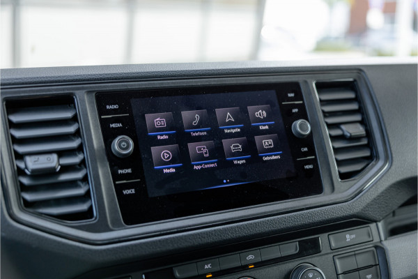 Volkswagen Crafter 35 2.0 TDI DSG L3H2 | Navigatie | Camera | CarPlay | Trekhaak | 3-Zitter | DAB | Nieuwe APK