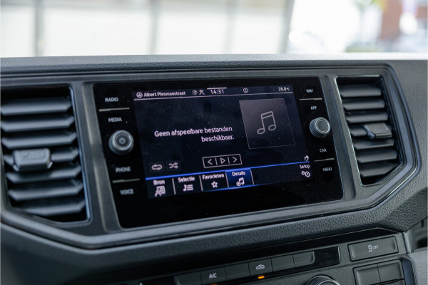 Volkswagen Crafter 35 2.0 TDI DSG L3H2 | Navigatie | Camera | CarPlay | Trekhaak | 3-Zitter | DAB | Nieuwe APK