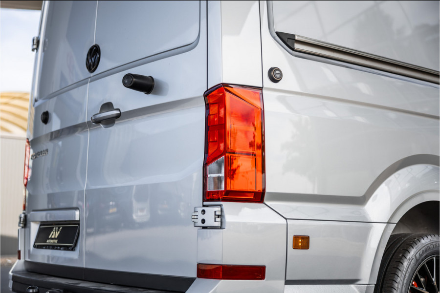 Volkswagen Crafter 35 2.0 TDI DSG L3H2 | Navigatie | Camera | CarPlay | Trekhaak | 3-Zitter | DAB | Nieuwe APK