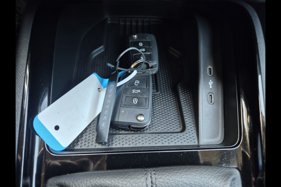 Škoda Kamiq 1.5 TSI ACT Business Edition,Cruisecontrol,Nav/Camera/Carplay,Stoel/Stuurverwarming,parkcontrol,