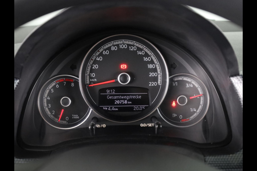 Volkswagen up! 1.0 65 pk | Navigatie via App | Airco | Parkeersensoren achter | Achteruitrijcamera | Cruise control |