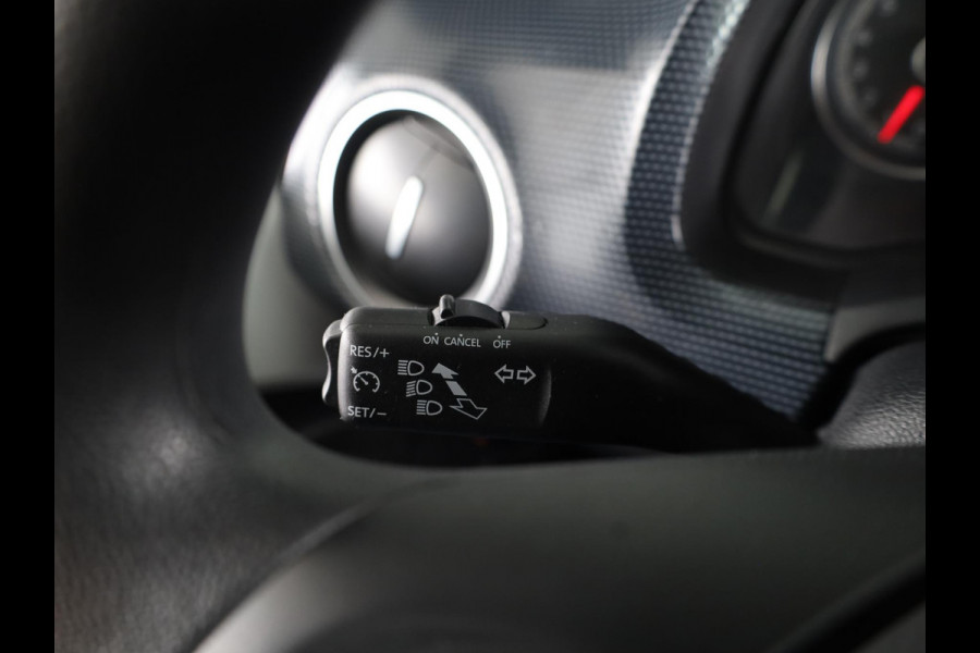 Volkswagen up! 1.0 65 pk | Navigatie via App | Airco | Parkeersensoren achter | Achteruitrijcamera | Cruise control |