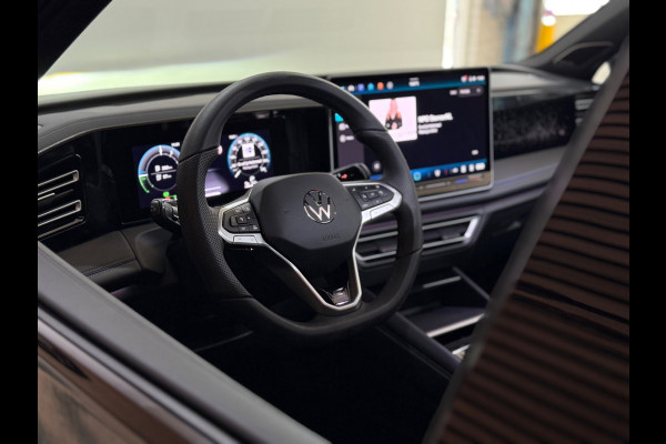 Volkswagen Tiguan 1.5 eHybrid R-Line Black MD Edition | Garantie tot 2030 | VOL! | 272PK | Full IQ.Light | H/K Sound | Trekhaak