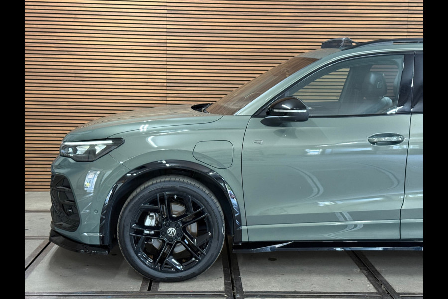 Volkswagen Tiguan 1.5 eHybrid R-Line Black MD Edition | Garantie tot 2030 | VOL! | 272PK | Full IQ.Light | H/K Sound | Trekhaak
