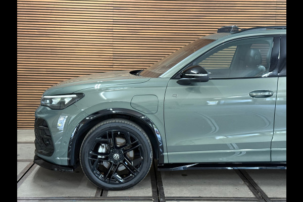 Volkswagen Tiguan 1.5 eHybrid R-Line Black MD Edition | Garantie tot 2030 | VOL! | 272PK | Full IQ.Light | H/K Sound | Trekhaak