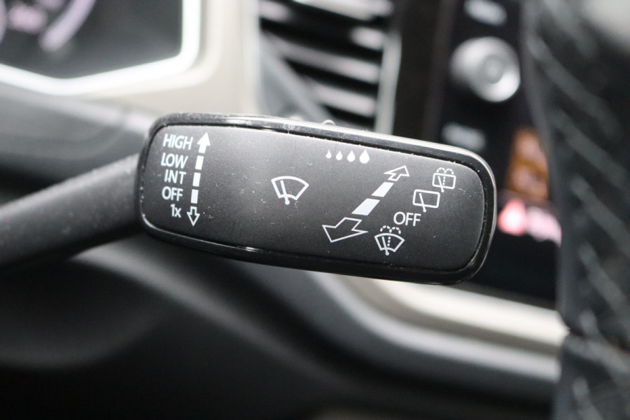 Volkswagen T-Roc 1.0 TSI Style Business Adaptive-cruise/Parkeerhulp/Stoelverwarming/Carplay