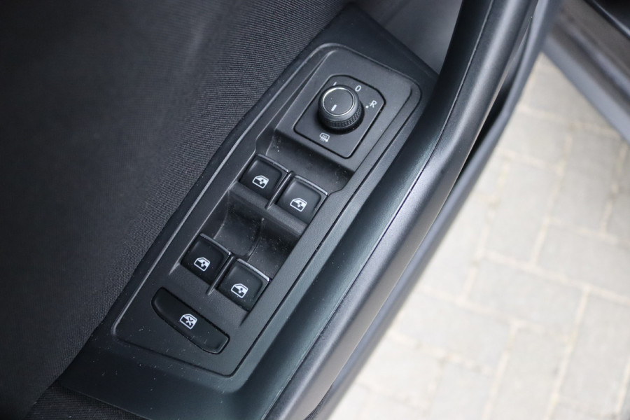 Volkswagen T-Roc 1.0 TSI Style Business Adaptive-cruise/Parkeerhulp/Stoelverwarming/Carplay