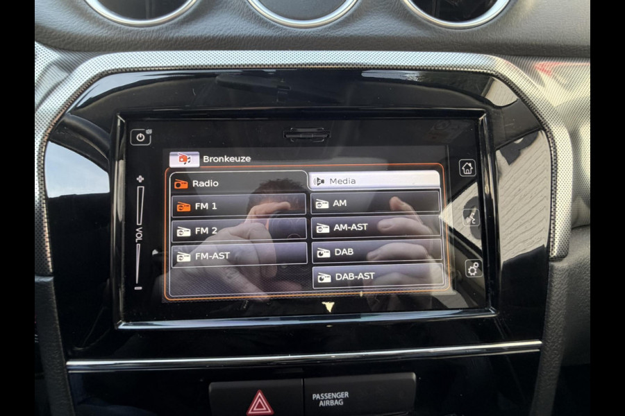 Suzuki Vitara 1.5 Hybrid Panorama Full led Automaat Camera+Pdc Stoelverwarming Adapt. Cruise Navi