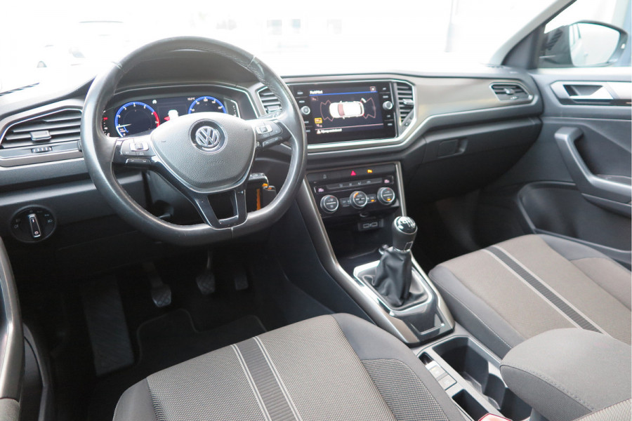 Volkswagen T-Roc 1.0 TSI 85kw 116pk Style Led, Virtual Cockpit, LMV, Camera , Trekhaak afneembaar, DAB+ ,Navigatie via Carplay, PDC etc.