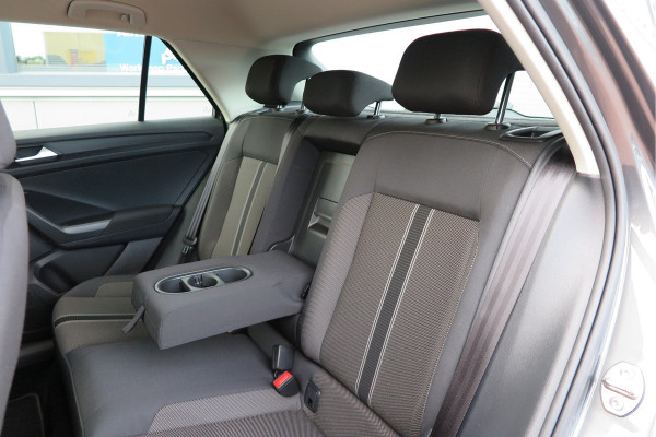 Volkswagen T-Roc 1.0 TSI 85kw 116pk Style Led, Virtual Cockpit, LMV, Camera , Trekhaak afneembaar, DAB+ ,Navigatie via Carplay, PDC etc.