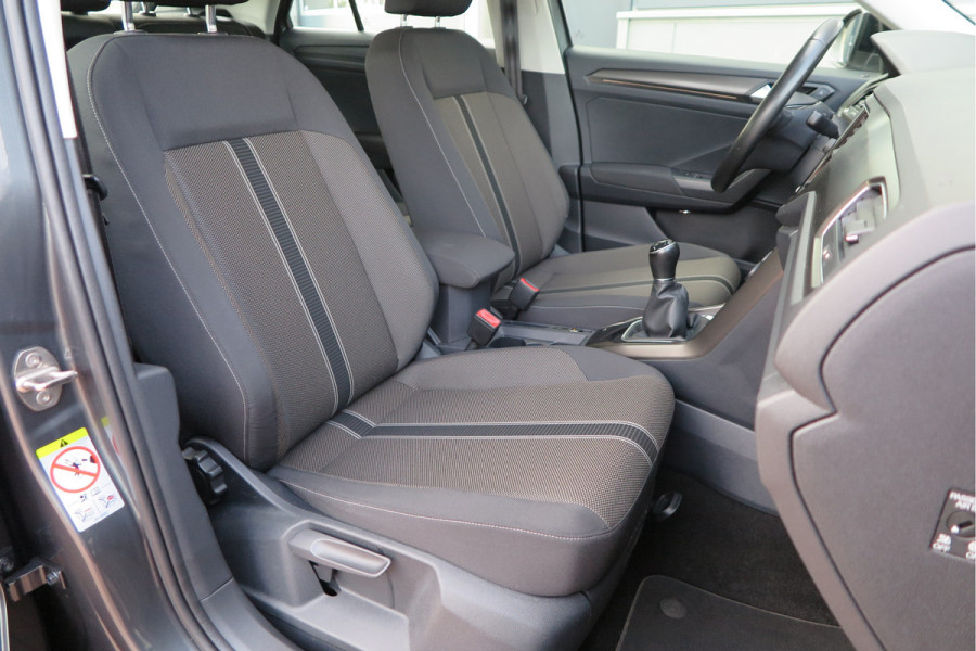 Volkswagen T-Roc 1.0 TSI 85kw 116pk Style Led, Virtual Cockpit, LMV, Camera , Trekhaak afneembaar, DAB+ ,Navigatie via Carplay, PDC etc.