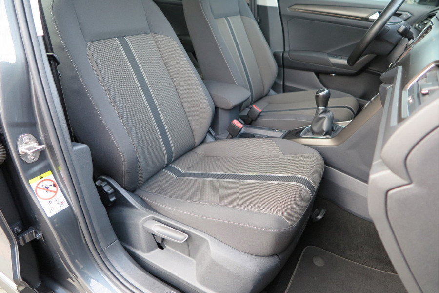 Volkswagen T-Roc 1.0 TSI 85kw 116pk Style Led, Virtual Cockpit, LMV, Camera , Trekhaak afneembaar, DAB+ ,Navigatie via Carplay, PDC etc.