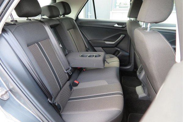 Volkswagen T-Roc 1.0 TSI 85kw 116pk Style Led, Virtual Cockpit, LMV, Camera , Trekhaak afneembaar, DAB+ ,Navigatie via Carplay, PDC etc.