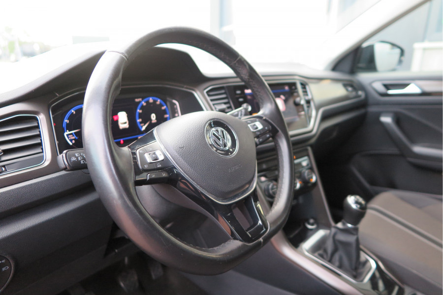 Volkswagen T-Roc 1.0 TSI 85kw 116pk Style Led, Virtual Cockpit, LMV, Camera , Trekhaak afneembaar, DAB+ ,Navigatie via Carplay, PDC etc.