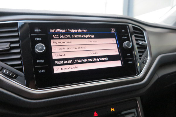 Volkswagen T-Roc 1.0 TSI 85kw 116pk Style Led, Virtual Cockpit, LMV, Camera , Trekhaak afneembaar, DAB+ ,Navigatie via Carplay, PDC etc.