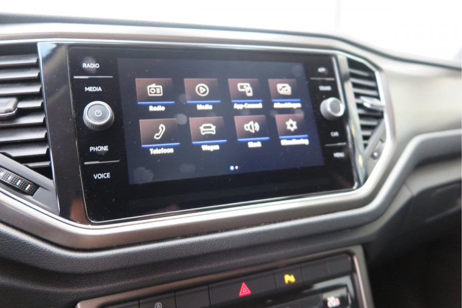 Volkswagen T-Roc 1.0 TSI 85kw 116pk Style Led, Virtual Cockpit, LMV, Camera , Trekhaak afneembaar, DAB+ ,Navigatie via Carplay, PDC etc.