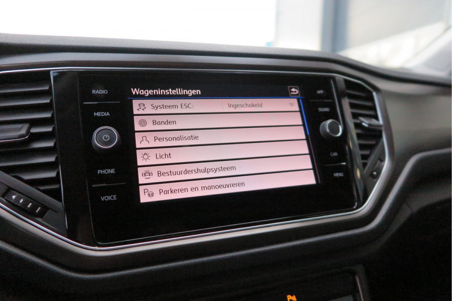 Volkswagen T-Roc 1.0 TSI 85kw 116pk Style Led, Virtual Cockpit, LMV, Camera , Trekhaak afneembaar, DAB+ ,Navigatie via Carplay, PDC etc.