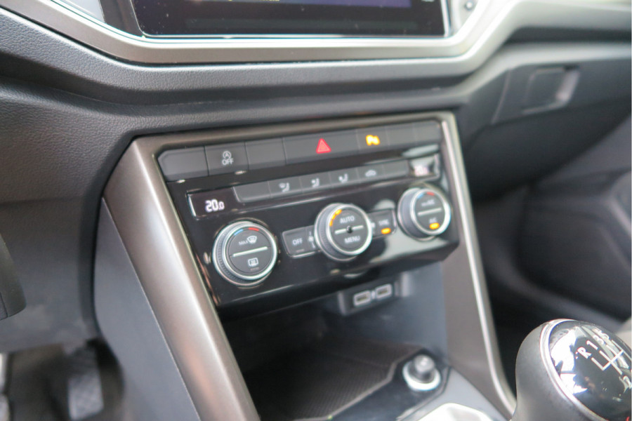 Volkswagen T-Roc 1.0 TSI 85kw 116pk Style Led, Virtual Cockpit, LMV, Camera , Trekhaak afneembaar, DAB+ ,Navigatie via Carplay, PDC etc.