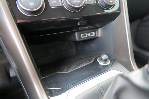 Volkswagen T-Roc 1.0 TSI 85kw 116pk Style Led, Virtual Cockpit, LMV, Camera , Trekhaak afneembaar, DAB+ ,Navigatie via Carplay, PDC etc.