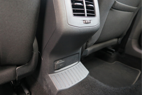 Volkswagen T-Roc 1.0 TSI 85kw 116pk Style Led, Virtual Cockpit, LMV, Camera , Trekhaak afneembaar, DAB+ ,Navigatie via Carplay, PDC etc.