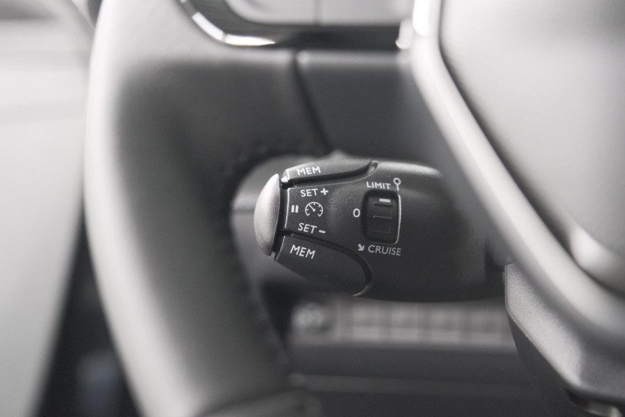 Peugeot 208 1.2 Hybrid 110 e-DCS6 Business | Direct Leverbaar | Apple Carplay | Parkeersensoren
