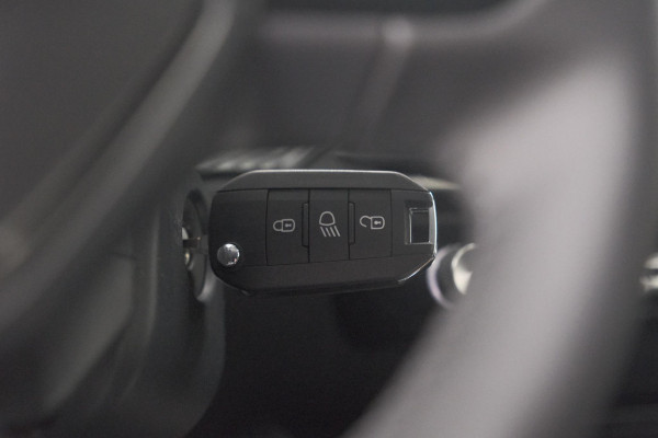 Peugeot 208 1.2 Hybrid 110 e-DCS6 Business | Direct Leverbaar | Apple Carplay | Parkeersensoren