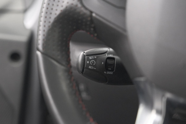 Peugeot 2008 PureTech 110 EAT6 GT-Line | Trekhaak | Panoramadak | Apple Carplay | Parkeersensoren