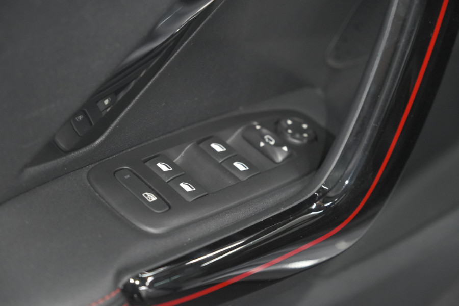 Peugeot 2008 PureTech 110 EAT6 GT-Line | Trekhaak | Panoramadak | Apple Carplay | Parkeersensoren