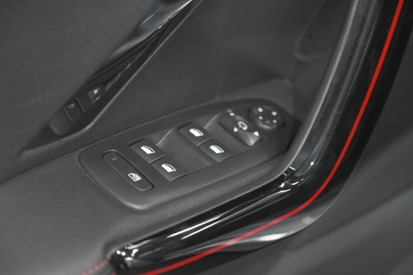 Peugeot 2008 PureTech 110 EAT6 GT-Line | Trekhaak | Panoramadak | Apple Carplay | Parkeersensoren