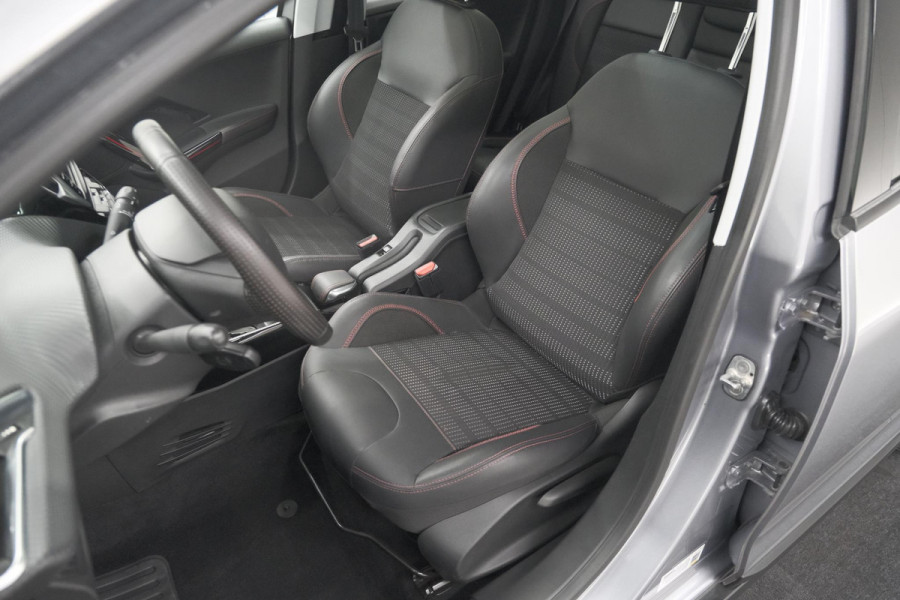 Peugeot 2008 PureTech 110 EAT6 GT-Line | Trekhaak | Panoramadak | Apple Carplay | Parkeersensoren